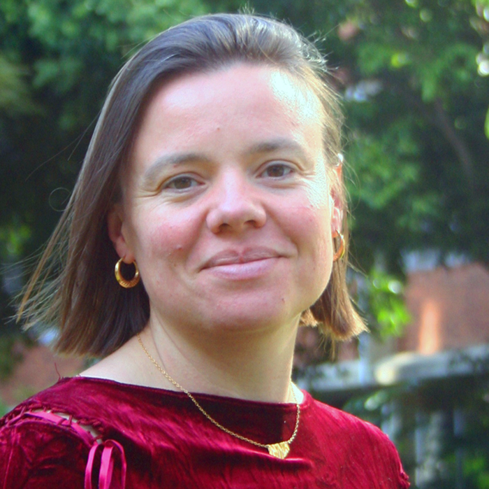 Emma Sierecki headshot